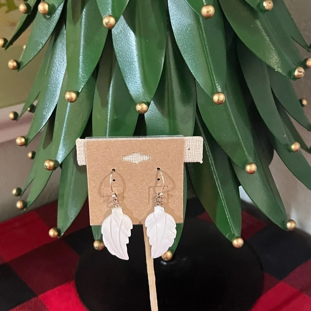 Lucky Brand White Leaf Earrings #Lucky2